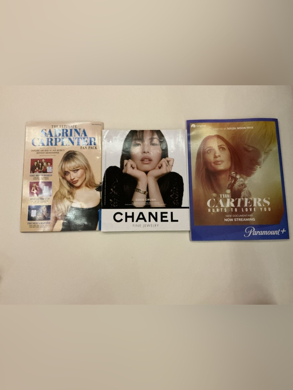 Sabrina Carpenter Magazine & Photo Card Set - Picture 3 of 10